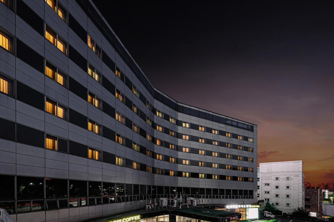 Itaewon Crown Hotel Seoul Exterior photo