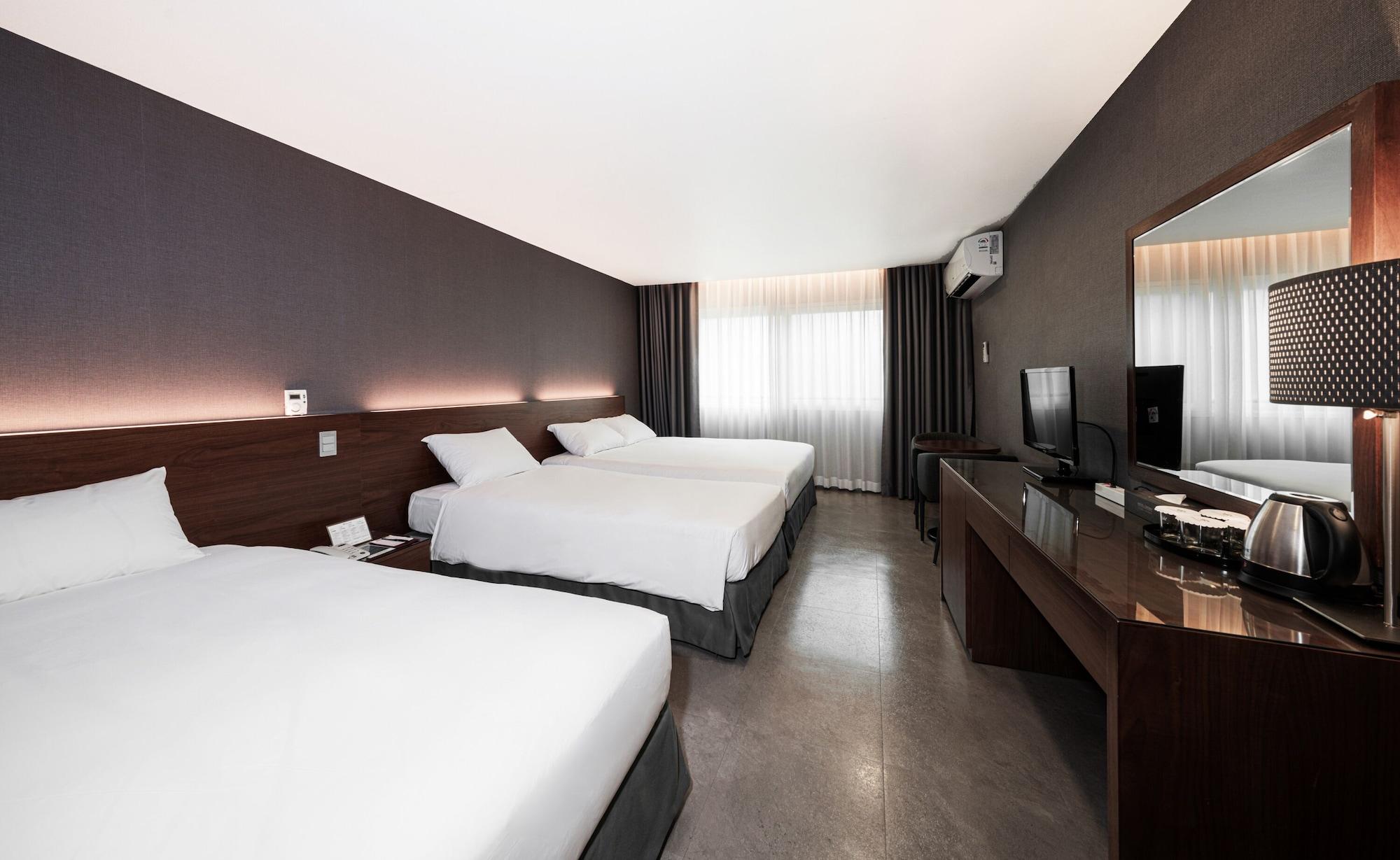 Itaewon Crown Hotel Seoul Exterior photo
