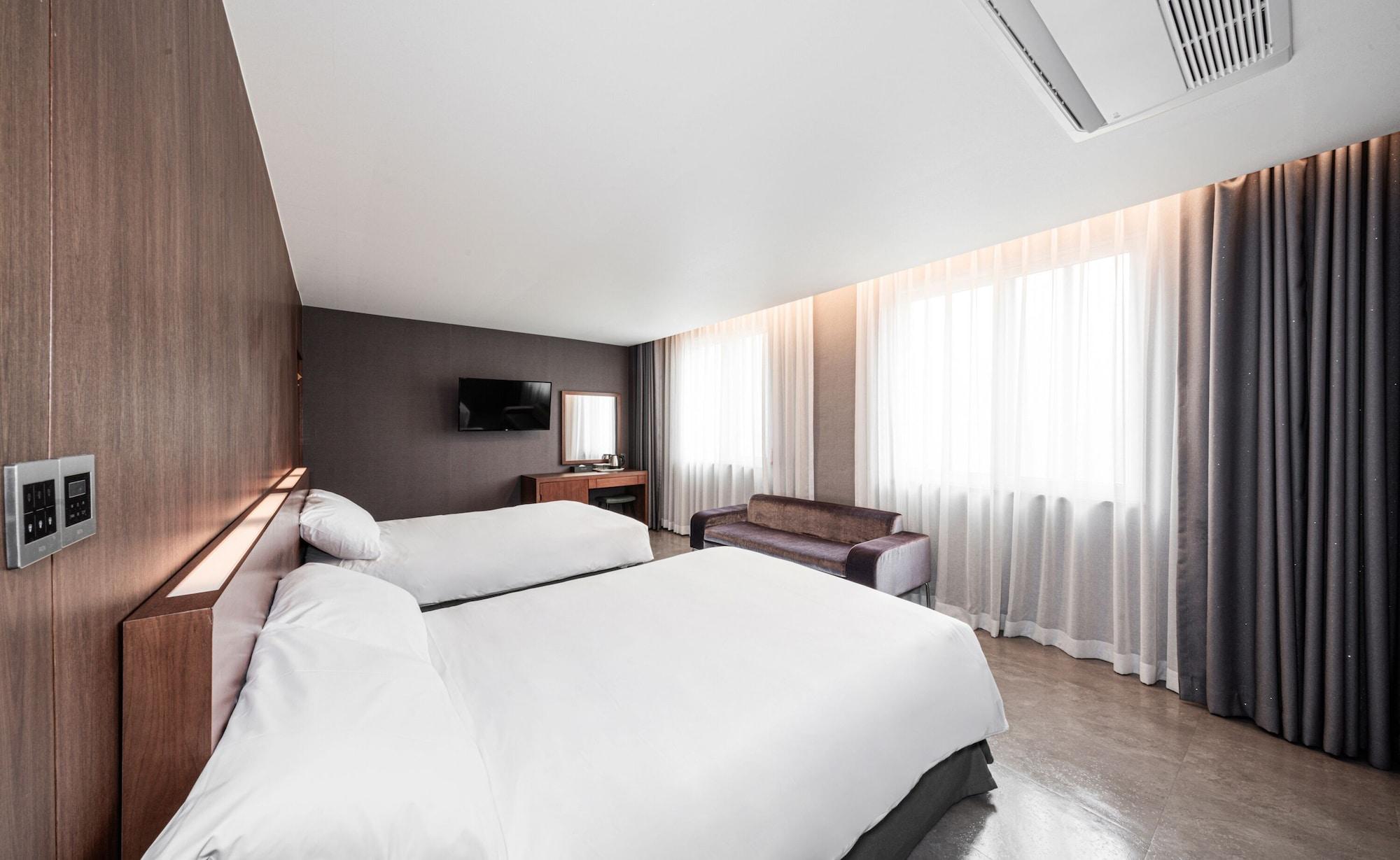 Itaewon Crown Hotel Seoul Exterior photo