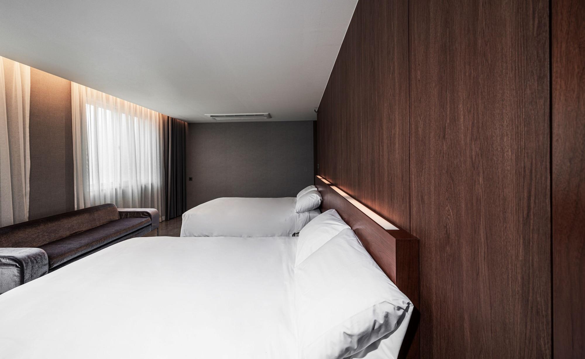 Itaewon Crown Hotel Seoul Exterior photo