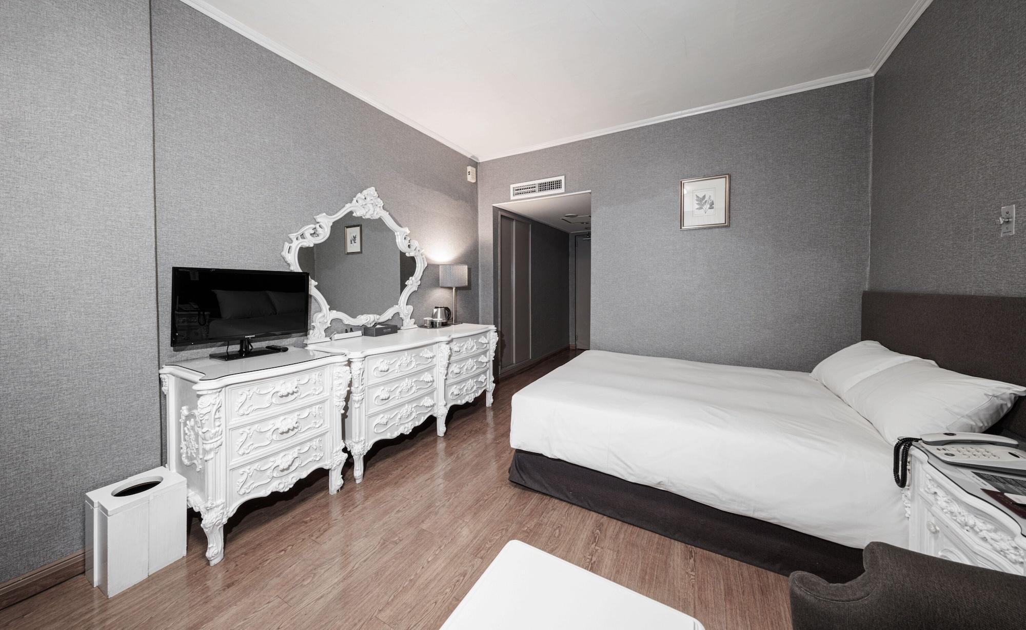 Itaewon Crown Hotel Seoul Exterior photo