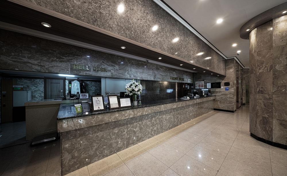 Itaewon Crown Hotel Seoul Exterior photo